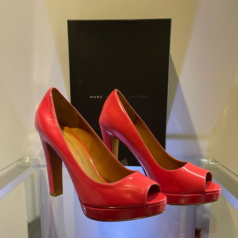 MARC JACOBS coral high heels. Brand new.
